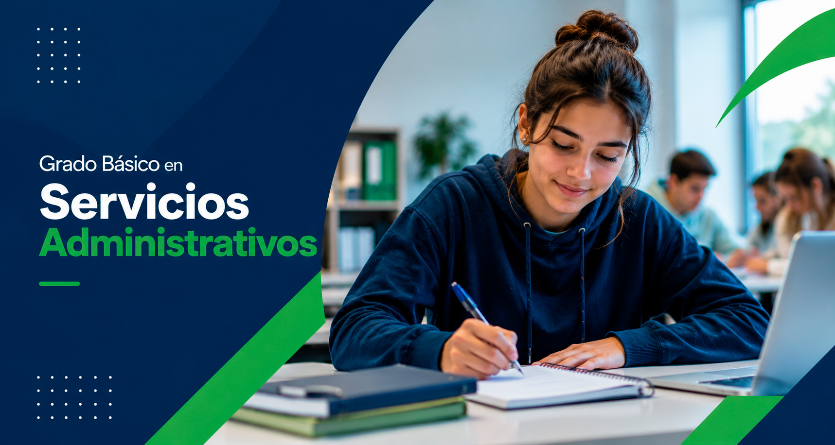 Estudiante de Grado Básico de Servicios Administrativos formándose en el Centro de Formación Profesional Rumasa para desarrollar su futuro profesional.