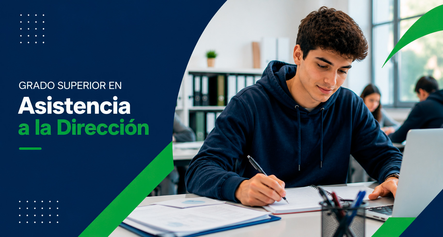 Estudiante formándose en organización empresarial, gestión documental y asistencia a la dirección en el Centro de Formación Profesional Rumasa.